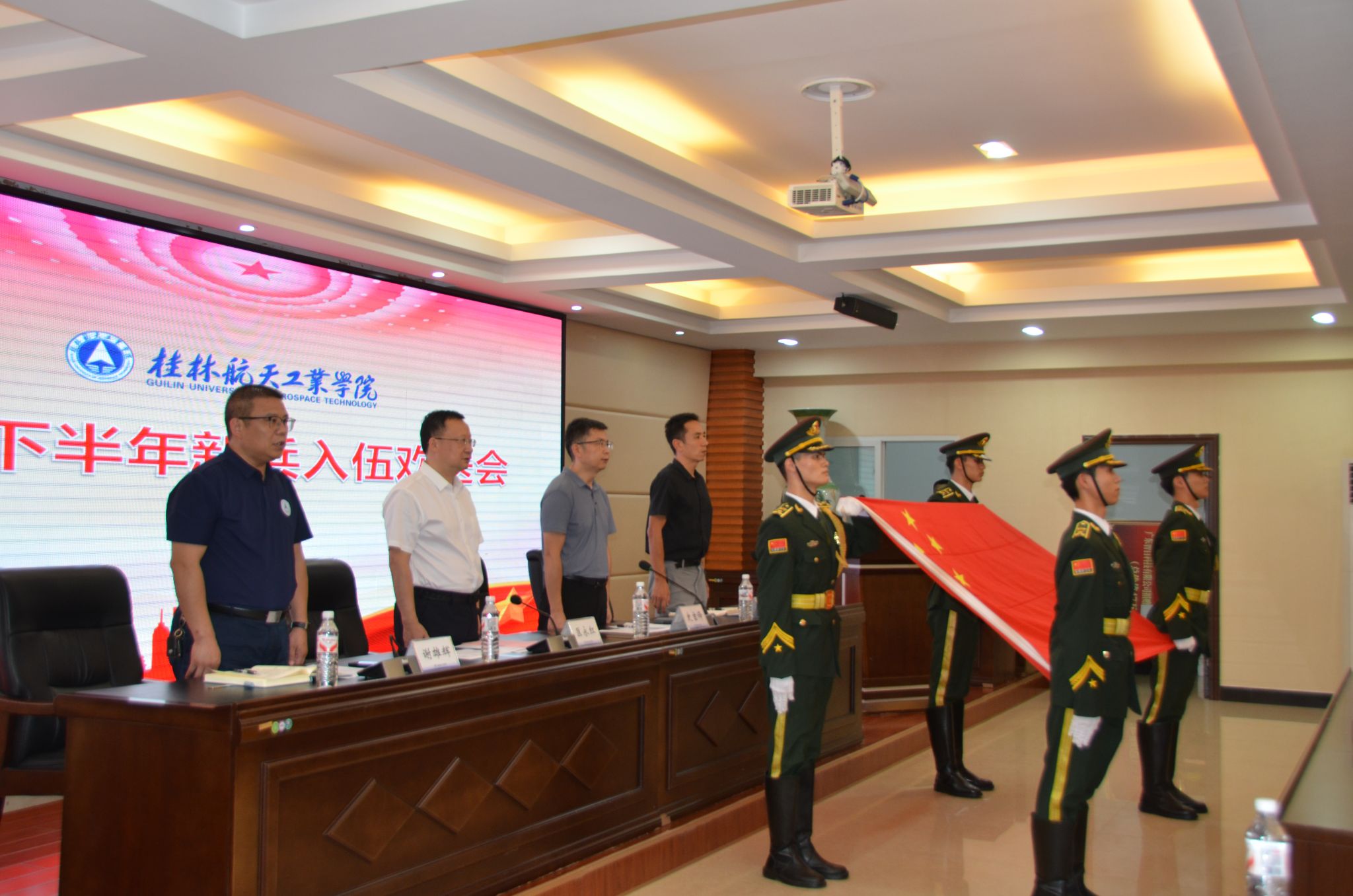 青春赴戎装，热血铸国防—学校举行2026...